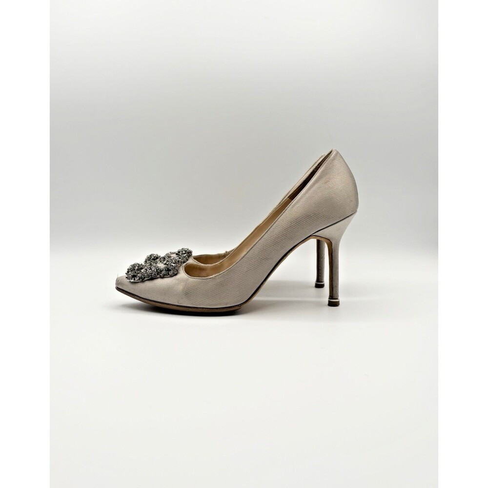 Manolo Blahnik Light Grey Satin Hangisi Rhinestone Embellished Heels Size EU 38 - Picture 3 of 15